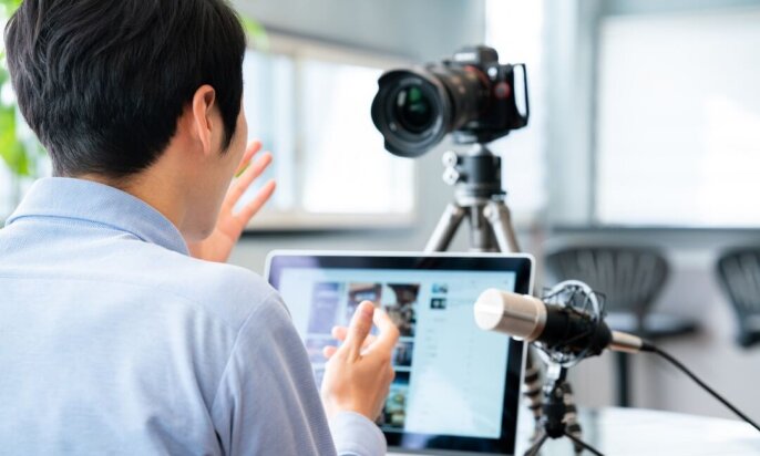 【初心者向け】YouTuber になるには？収入の仕組みや必要な機材を紹介